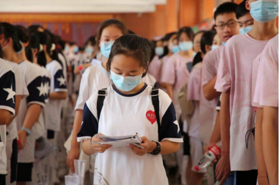 取消中考實行12年義務教育可行嗎?家長強烈贊成,教育部給出回應 取消中考實行12年義務教育可行嗎?家長強烈贊成,教育部給出回應