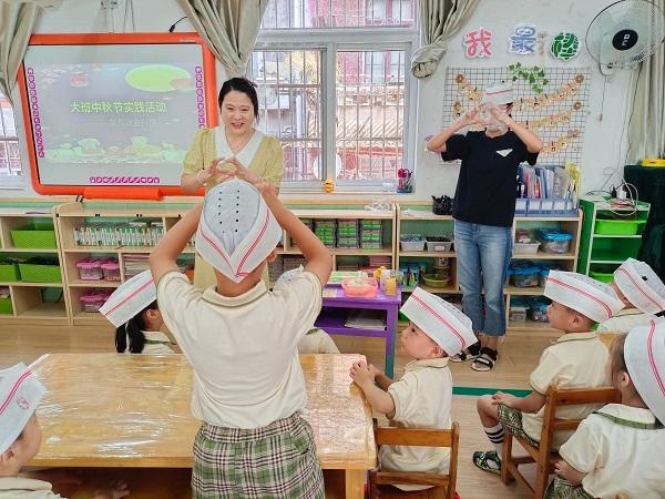 墨子巷幼兒園沿江分部做月餅慶中秋弘揚傳統文化