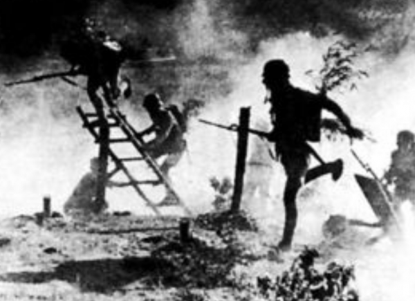 老人去部隊看兒子,被哨兵攔下不讓進,他說:叫你們師長跑步過來 老人去部隊看兒子,被哨兵攔下不讓進,他說:叫你們師長跑步過來