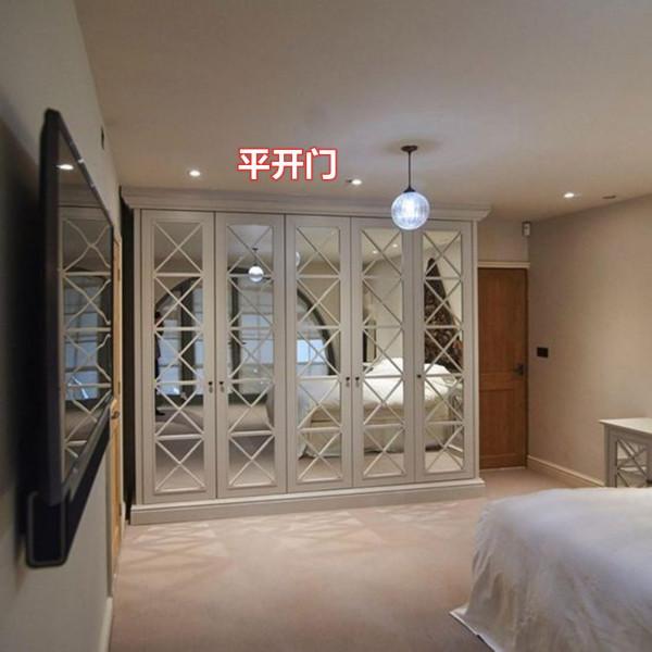 樓梯底下裝鏡面櫃,好好想想,除了放雜物,當餐邊櫃也挺省事的 樓梯底下裝鏡面櫃,好好想想,除了放雜物,當餐邊櫃也挺省事的