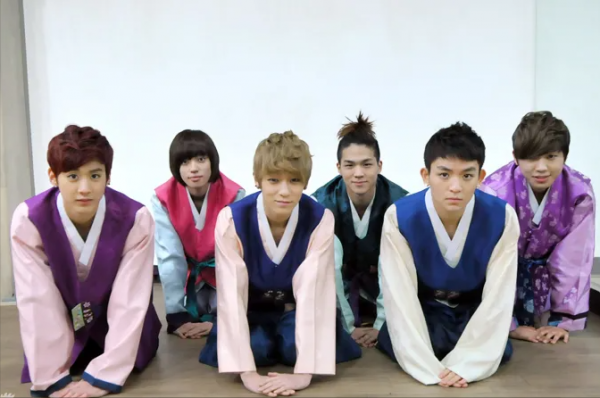 中國藝人沒下跪拜年就被抵制?韓國人的腰“彎了”,但中國人沒彎 中國藝人沒下跪拜年就被抵制?韓國人的腰“彎了”,但中國人沒彎