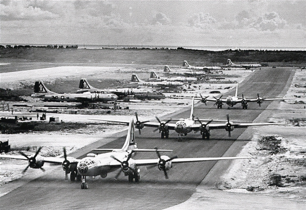 美軍秘密轟炸東京，原本計劃降落我國，為何聯絡不上我國機場？