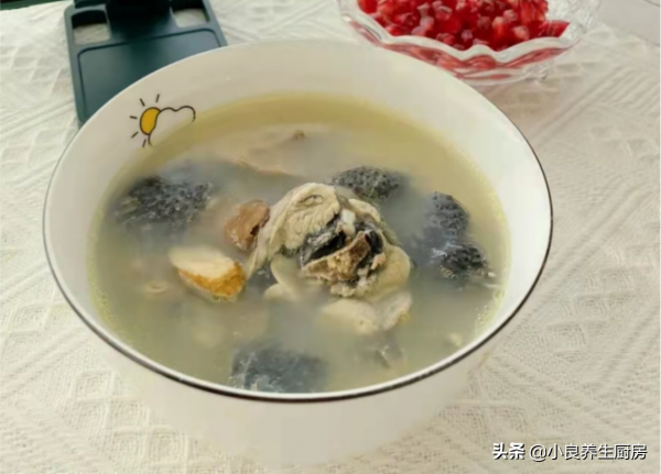 冬天,多給家人喝這湯,熱熱乎乎,營養又滋補,身體很暖和 冬天,多給家人喝這湯,熱熱乎乎,營養又滋補,身體很暖和