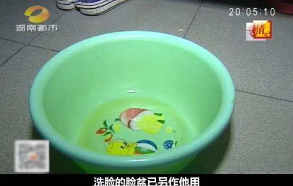 清華大學女生1張“炫富照”曝光：對不起，我不過低配的人生