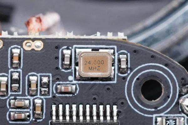 iPhone 12/13都能用，努比亞車載磁吸無線充電支架用料揭曉