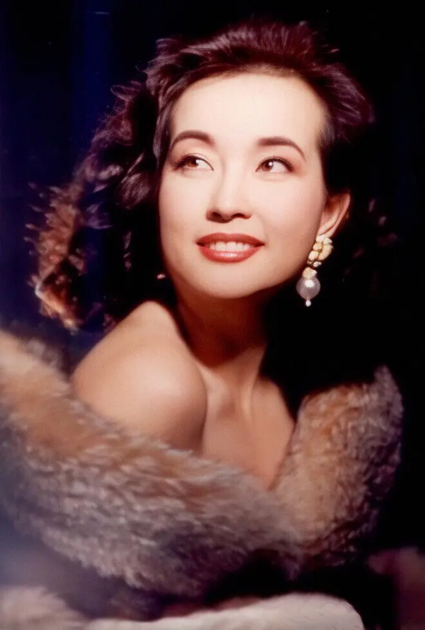 69歲的劉曉慶,為朋友仗義疏財,承諾給保姆養老 69歲的劉曉慶,為朋友仗義疏財,承諾給保姆養老