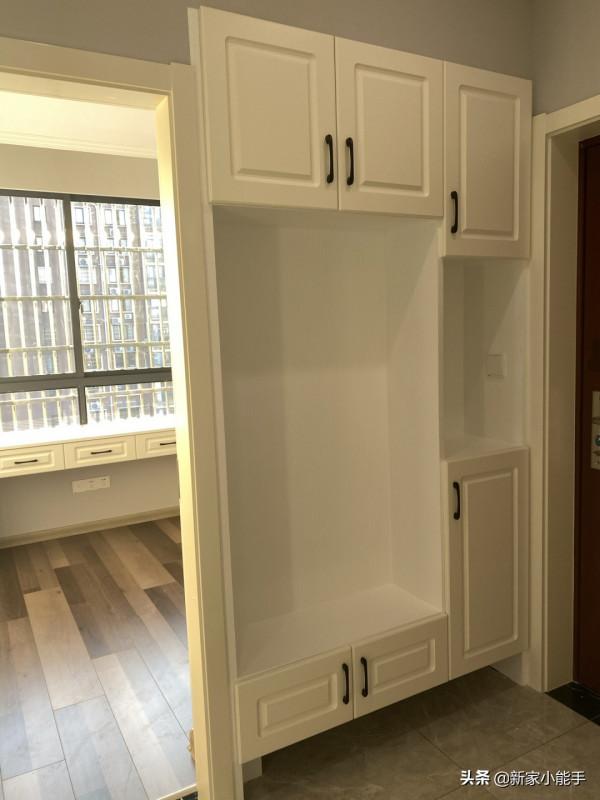 新房終於傢俱進場，越來越有家的味道，做了嵌入式的鞋櫃很實用