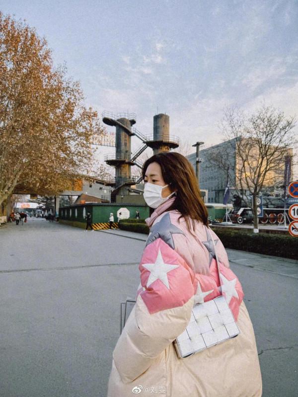 為何這個女人的穿搭總能做到隨性又高階？