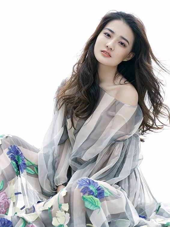 徐璐 中國新生代美女演員 優雅靚麗 百搭服飾美得好似三月盛開的桃花