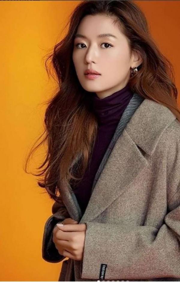 全智賢瘦出了老態,拍時尚大片只剩“骨感美”,連氣質都改變好多 全智賢瘦出了老態,拍時尚大片只剩“骨感美”,連氣質都改變好多