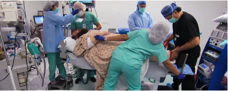 美國肥胖夫妻，兩人體重加起來超過1200斤，走幾步都累得不行