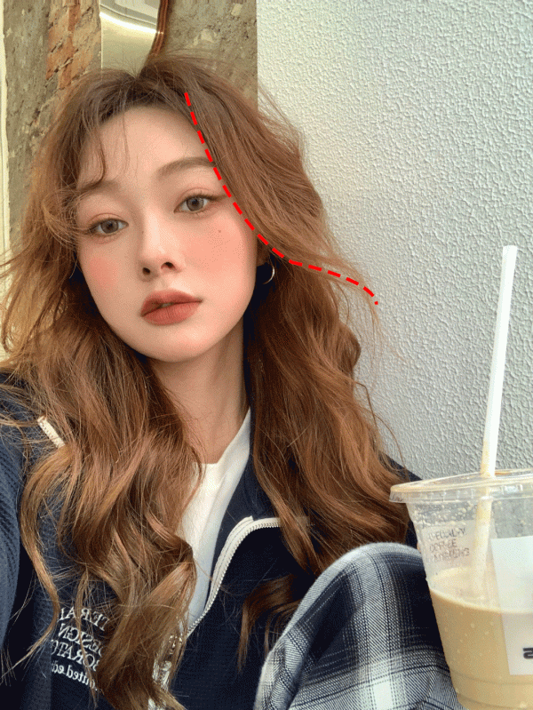 別再亂披頭髮了！這3款新年髮型才夠美夠撩人