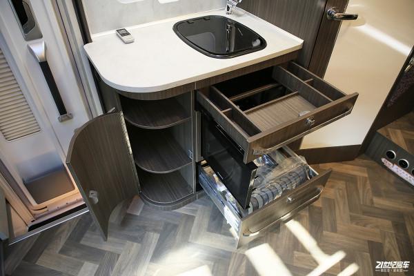 奇瑞進口底盤雙拓展房車,帶21.4度電,電粉碎直排馬桶 奇瑞進口底盤雙拓展房車,帶21.4度電,電粉碎直排馬桶