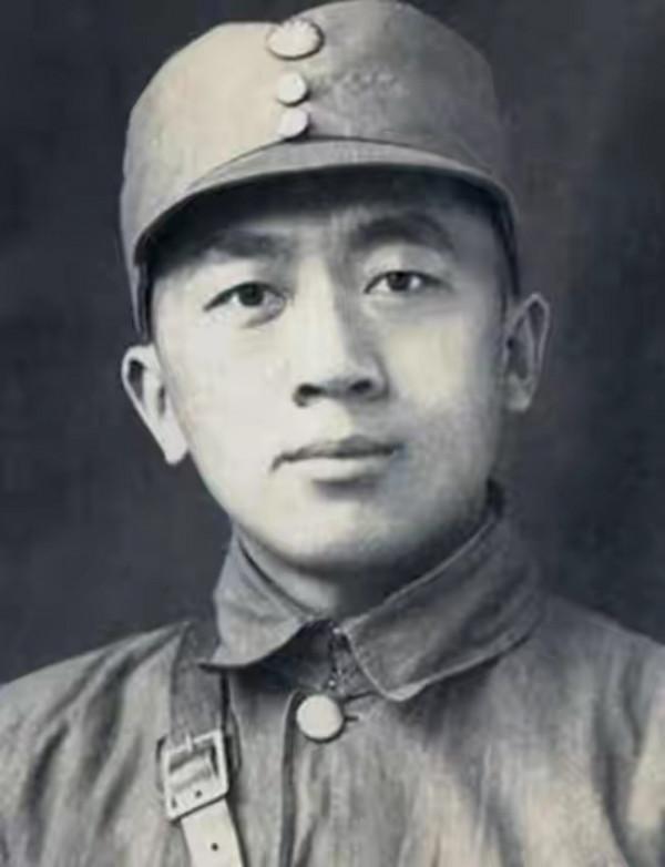 1942年,粟裕收到南京偽政府寄的2盒煙,頓感不妙下令:立即集合 1942年,粟裕收到南京偽政府寄的2盒煙,頓感不妙下令:立即集合