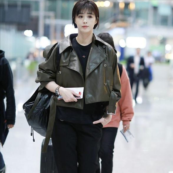 終於get到蔣欣的短髮！不僅超顯臉小，搭配空氣劉海至少嫩十歲