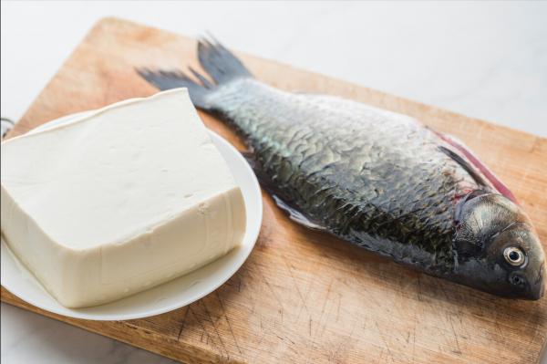 愛喝魚湯要注意,要想魚湯鮮美奶白,不能直接下鍋,切記以下2點 愛喝魚湯要注意,要想魚湯鮮美奶白,不能直接下鍋,切記以下2點