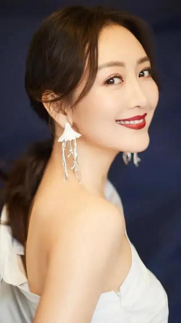 許齡月，王鷗，娜扎，熱巴，唐嫣，張天愛