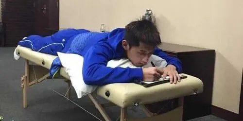 分手景甜後，張繼科再被爆出新戀情？開豪車看電影逛超市極其甜蜜