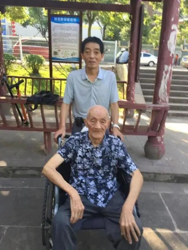 “七一勳章”未到場的老英雄：隱姓埋名33年，報國事蹟催人淚下