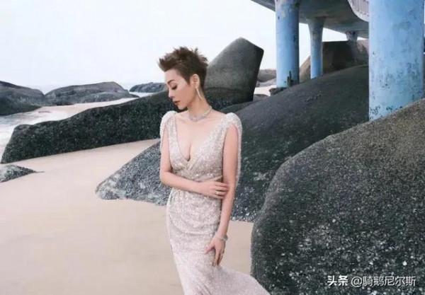 金雞紅毯比美：寧靜清涼奔放，倪妮楚楚凍人，張小斐成最大贏家