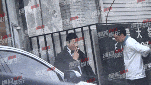 李亞鵬戴婚戒疑和女友婚訊將近!曾追周迅王菲,終於不做軟飯男? 李亞鵬戴婚戒疑和女友婚訊將近!曾追周迅王菲,終於不做軟飯男?