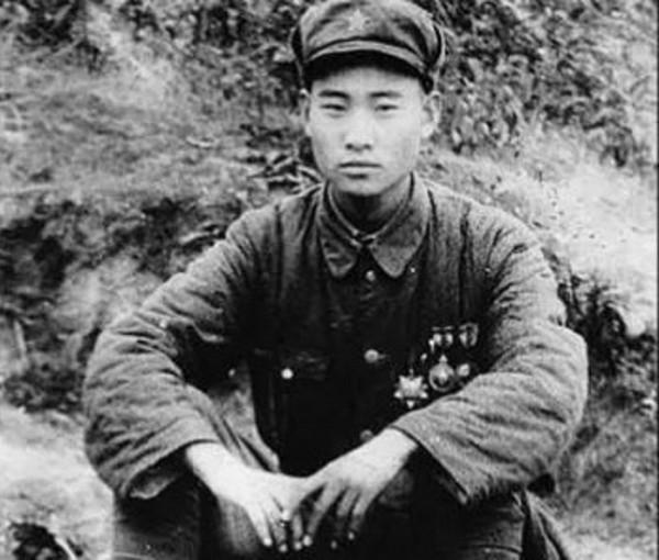 他56歲任濟南軍區司令，曾任54軍軍長，65歲授上將，一生剛正不阿