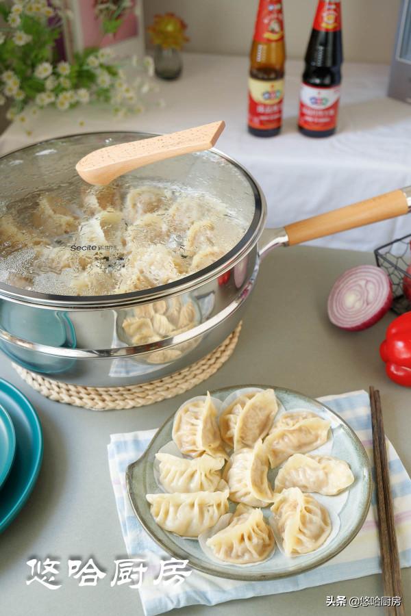 洋蔥蒸餃，跟我這樣做，皮兒軟又韌，餡兒鮮又香，咬一口湯汁四溢