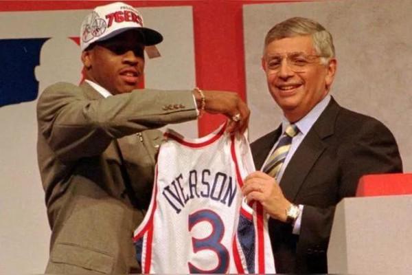 詹姆斯可能回到夢開始的地方，效仿加內特和艾弗森回到母隊退役