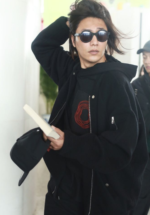 “目中無人”陳坤,當眾怒砸謝霆鋒,大罵學生,王菲4字犀利回懟 “目中無人”陳坤,當眾怒砸謝霆鋒,大罵學生,王菲4字犀利回懟