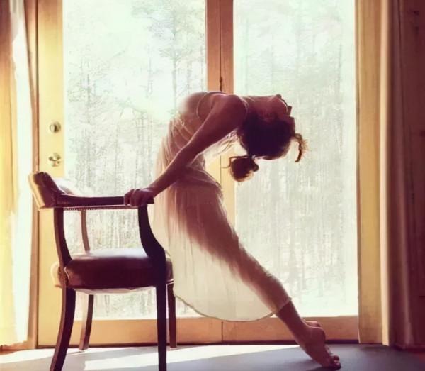 （建議多看幾遍）練瑜伽：想開髖，就多練站姿