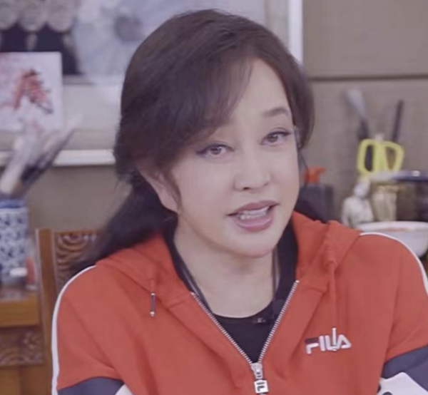 周迅為補水早上敷六七種面膜，伊能靜的護膚手段一般人做不來