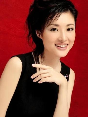 央視主持人周濤驚豔了時光寫真集 央視主持人周濤驚豔了時光寫真集