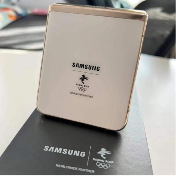 三星Galaxy Z Flip3 5G 奧運紀念版真機圖，超好看