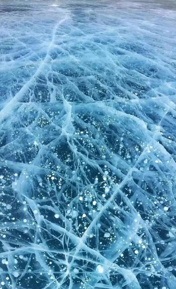 四川人看藍冰奇觀,不用再去貝加爾湖了,就在川西這個免費冷門地 四川人看藍冰奇觀,不用再去貝加爾湖了,就在川西這個免費冷門地