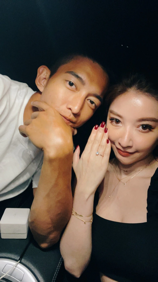 39歲臺星突曝未婚先孕,與小6歲男友交往半年,兩次推遲再婚時間 39歲臺星突曝未婚先孕,與小6歲男友交往半年,兩次推遲再婚時間