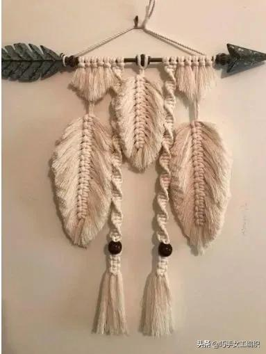 用剩餘的棉繩編了幾片葉子，組合起來簡直美翻了，鄰居都要學起來