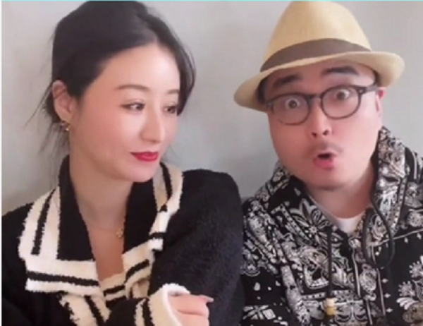 盜版網紅“紫薇”和“徐崢”官宣戀情，影片中甜蜜對唱，真是般配