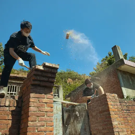 三個90後畢業不工作,跑到深山花八百塊租下荒宅,引400w人圍觀 三個90後畢業不工作,跑到深山花八百塊租下荒宅,引400w人圍觀