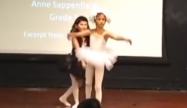 谷愛凌小時候跳芭蕾的影片曝光！像只撲騰著的小黃鴨，搞笑又可愛