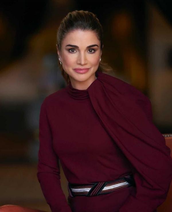 51歲約旦王后:和萊蒂齊亞同框像雙生姐妹,大度接納逃婚的小姑子 51歲約旦王后:和萊蒂齊亞同框像雙生姐妹,大度接納逃婚的小姑子