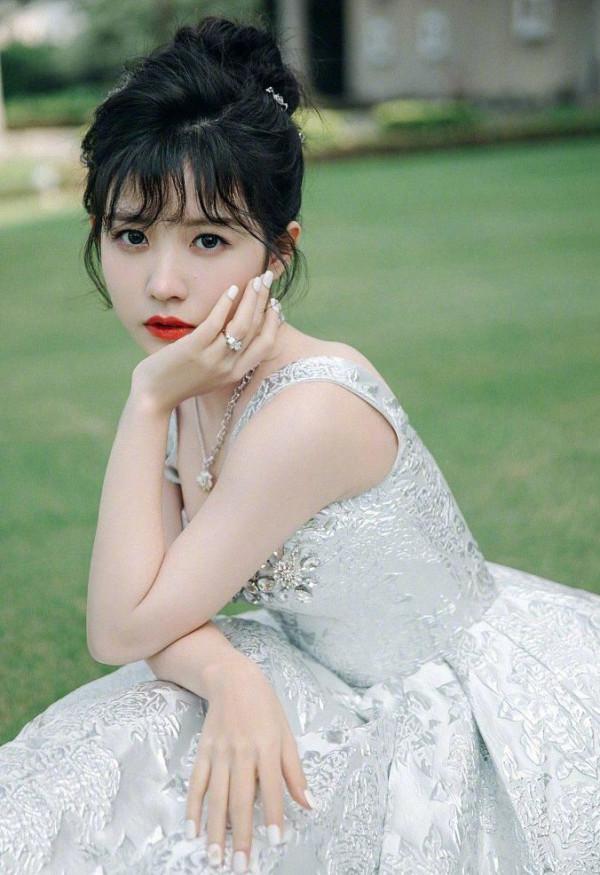 復古紅唇妝讓你好運一整年！高圓圓優雅鍾楚曦明豔，誰也能駕馭