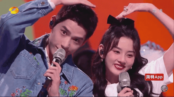 湖南跨年晚會破防了!楊冪拋吻,楊紫秀肩,都不敵吳昕的一個擁抱 湖南跨年晚會破防了!楊冪拋吻,楊紫秀肩,都不敵吳昕的一個擁抱