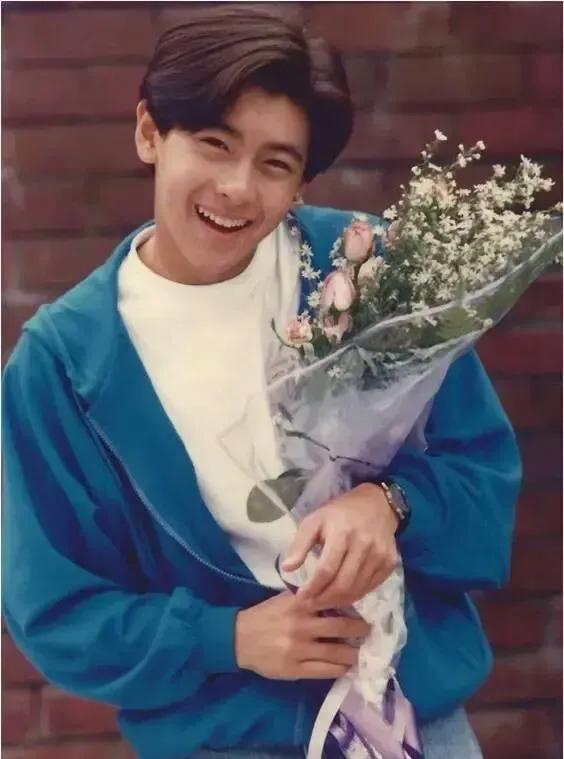 林志穎曬與大兒子Kimi合影，身高與父親已相差無幾