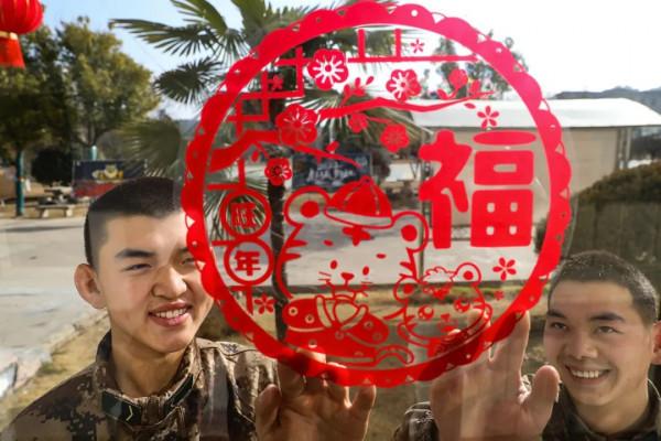 瞧，兵哥兵姐玩轉虎年春節！