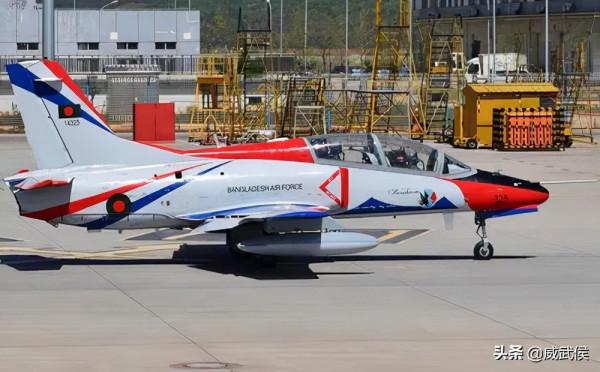 迪拜航展上兩大國產教練機，換了面板有點狠