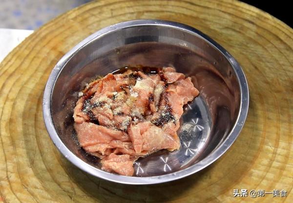 酸菜牛肉想要和飯店一樣好吃，處理酸菜有技巧，做對了才酸爽嫩滑