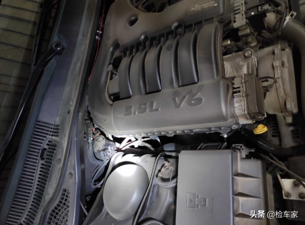 車商不敢收,車主心頭肉,兩萬塊買臺十五年的美系豪車值不值? 車商不敢收,車主心頭肉,兩萬塊買臺十五年的美系豪車值不值?