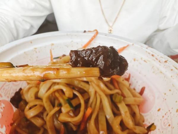 肯德基的周黑鴨漢堡，你猜是驚喜還是驚嚇？