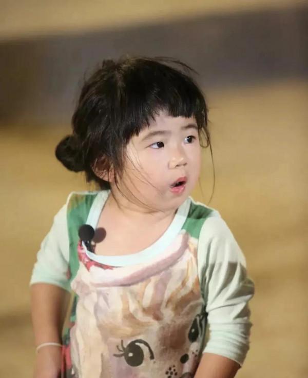 爸爸去哪兒八年過去了，幾位女娃變化大有人也進入了尷尬期