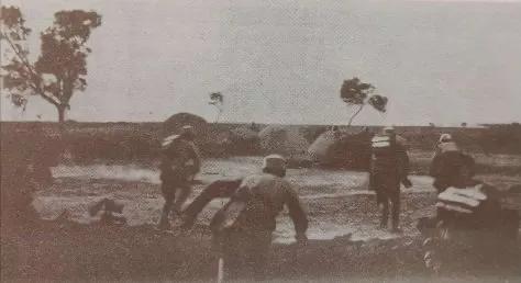 他是賀龍鍾愛的一員猛將，三次救下賀老總，犧牲時年僅30歲